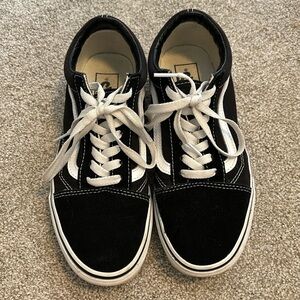 Vans Off the Wall black with white stripe shoe, size 6 men’s or 7.5 women’s